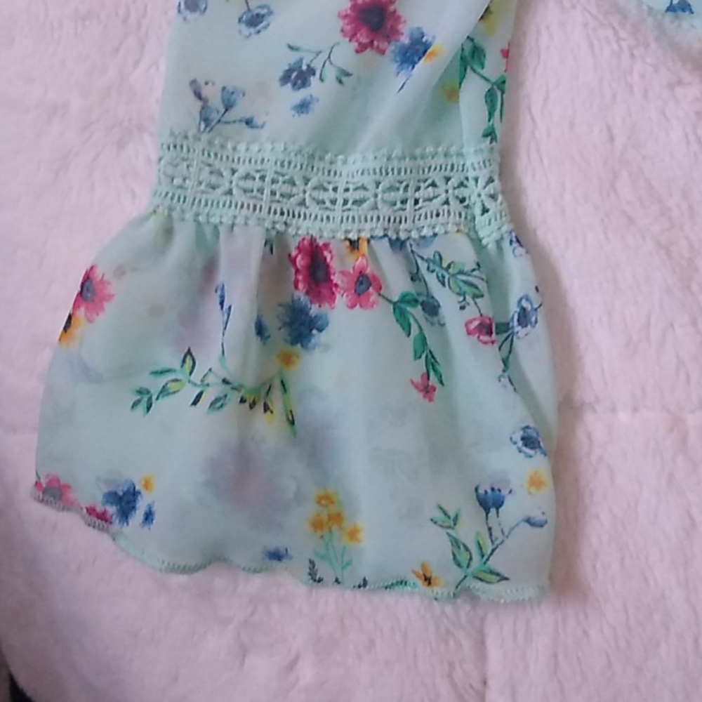2 Spring cold shoulder tops - Picture 3 of 8
